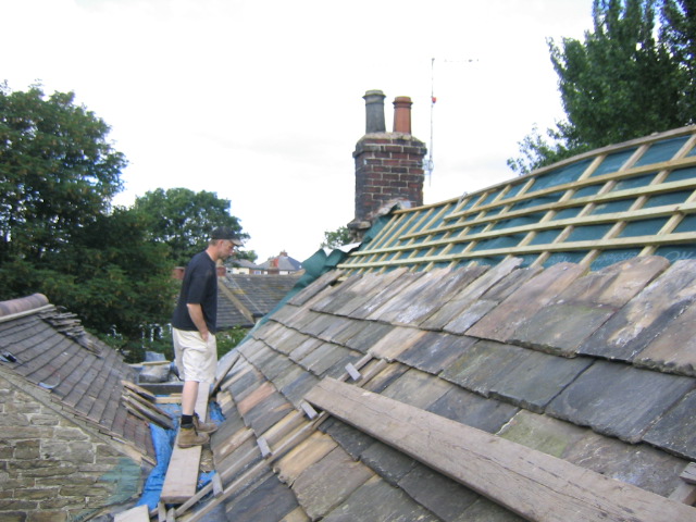 Laying out the main roof acording to plan.